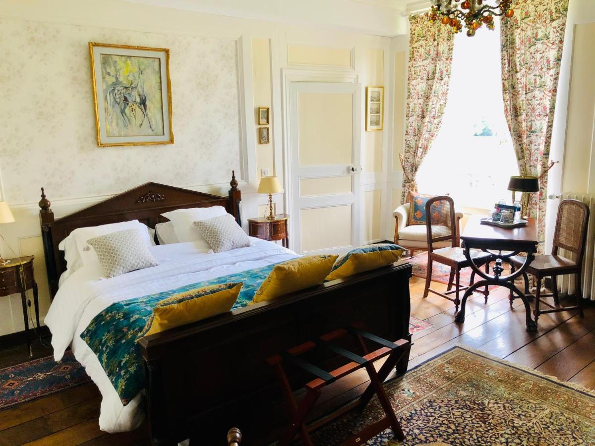Chambres D'Hotes Chateau De La Croix Chemin Saint-Leger-des-Pres Bagian luar foto